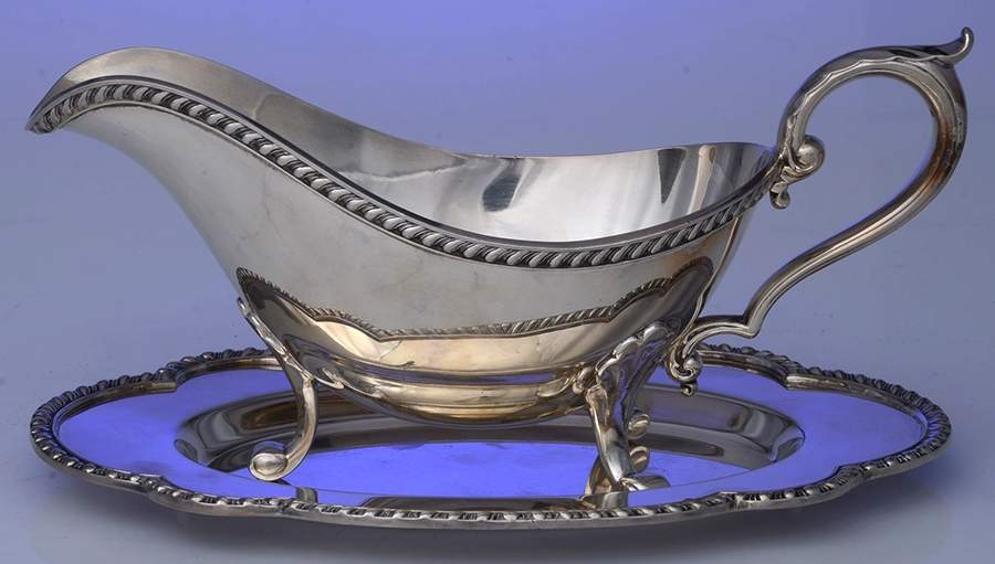 Castledon (Silverplate Hollowware) Plated Gravy Boat & Underplate by Wallace Silver-1