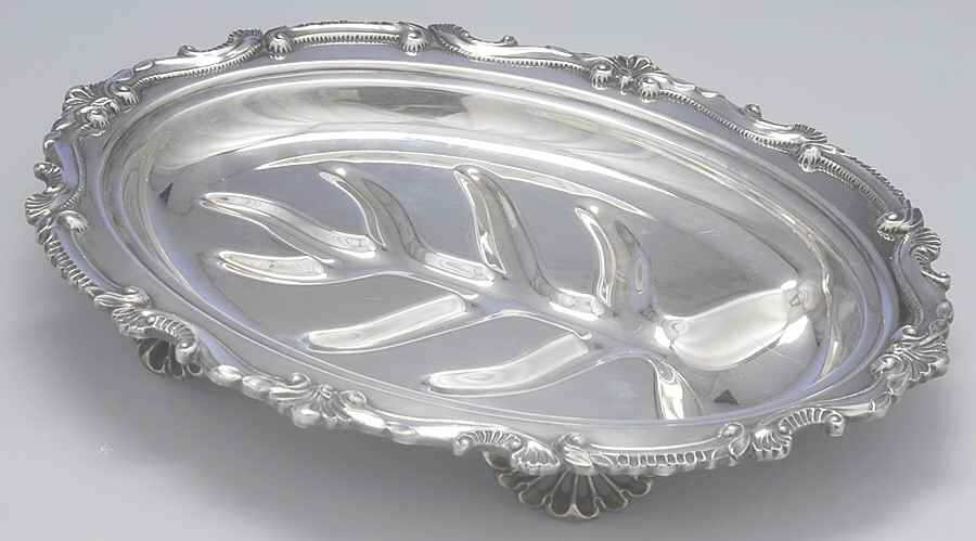 Chippendale (Silverplate, Hollowware) 11" Footed Meat Platter with Well by Wallace Silver-1
