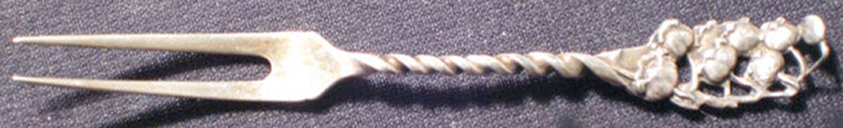 WDS5 (Sterling) Individual Berry Fork by Whiting Manf Co-1