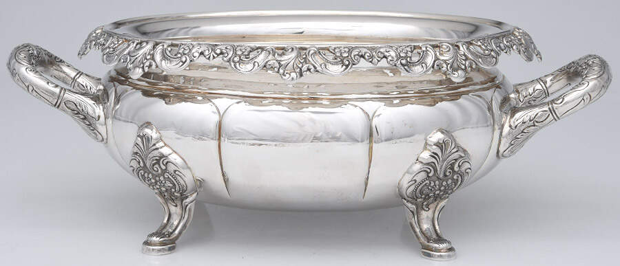 Grande Baroque (Sterling, Hollowware, 1 Hallmark) Footed Oval Vegetable No Lid by Wallace Silver-1