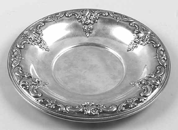 Grande Baroque (Sterling, Hollowware, 1 Hallmark) Small Round Sterling Tray by Wallace Silver-1