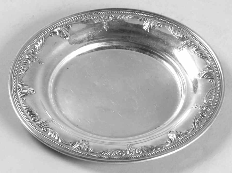 Stradivari (Sterling, Hollowware, Design on Top) Bread Plate by Wallace Silver-1