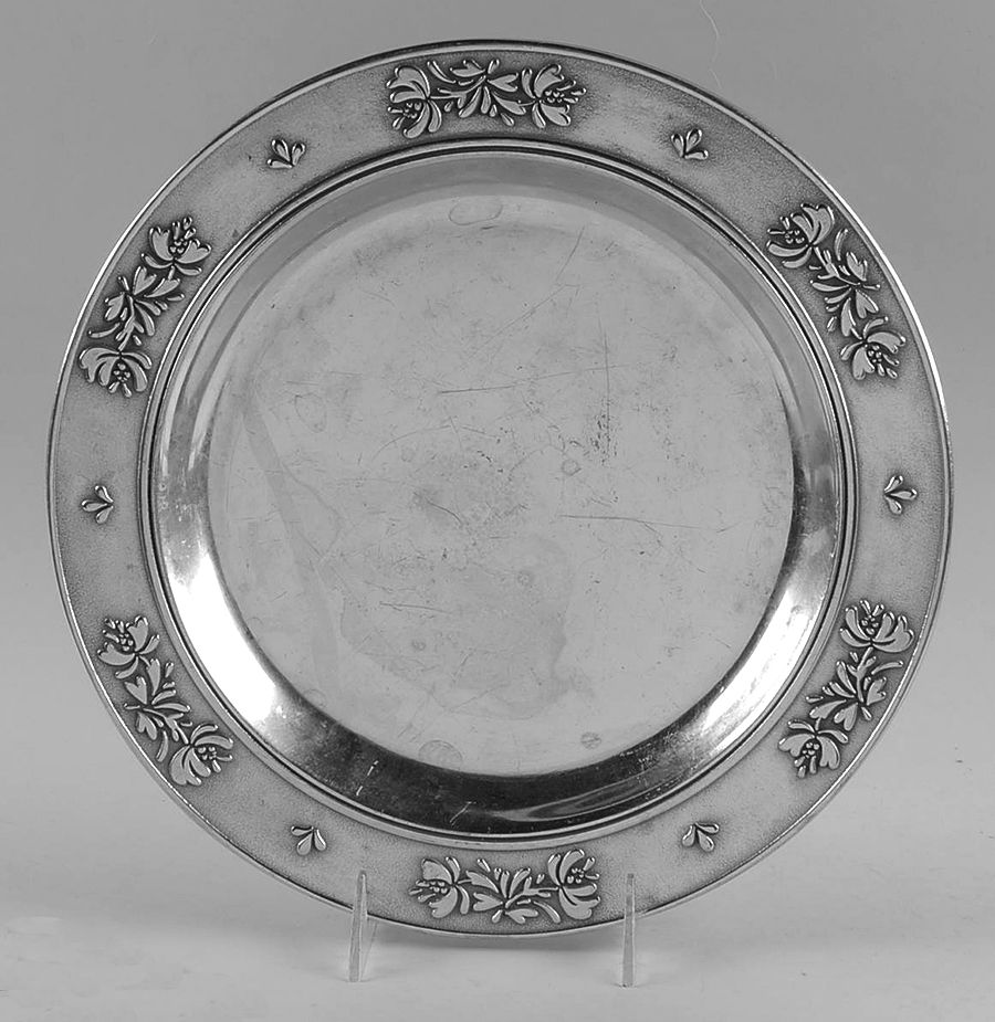 Yorktowne (Armetale, Hollowware) 12" Round Tray by Wilton Armetale-1