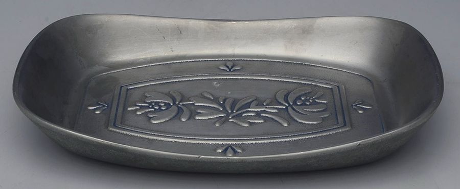 Yorktowne (Armetale, Hollowware) 9" Bread Tray by Wilton Armetale-1