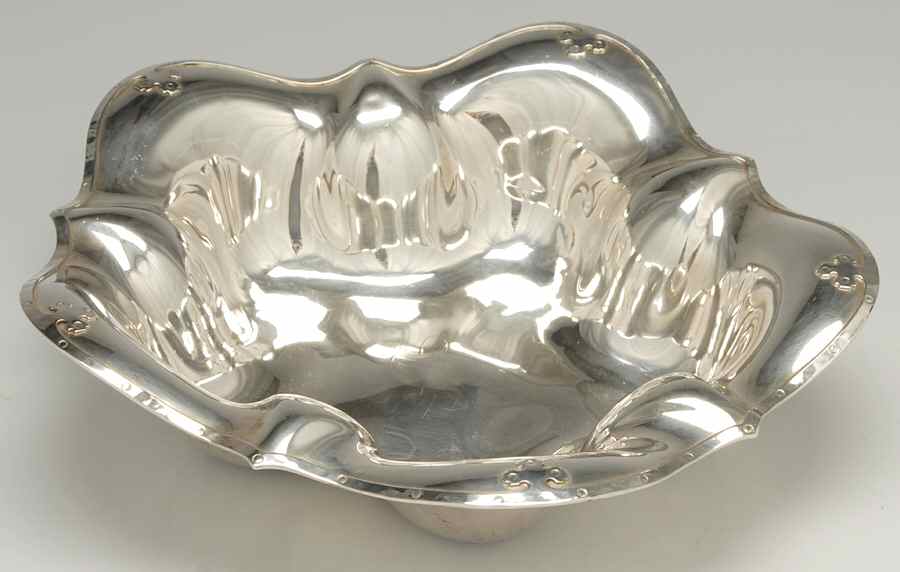 Carmel (Sterling, 1912, Hollowware) Sterling Serving Fruit Bowl by Wallace Silver-1