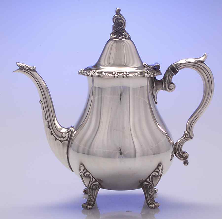 La Reine (Silverplate, Hollowware) Teapot by Wallace Silver-1