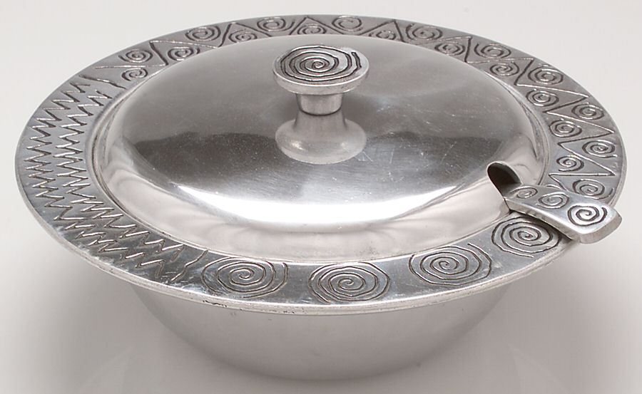 Reggae (Armetale, Hollowware) Tureen with Lid and Ladle by Wilton Armetale-1