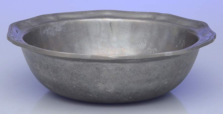 Queen Anne (Armetale, Hollowware, Satin) 9" Round Vegetable Bowl by Wilton Armetale-1