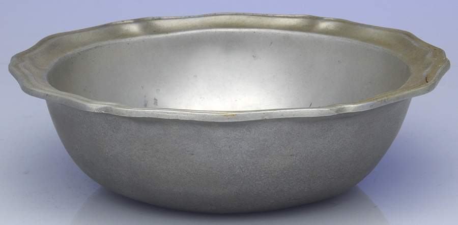Queen Anne (Armetale, Hollowware, Satin) 10" Round Vegetable Bowl by Wilton Armetale-1