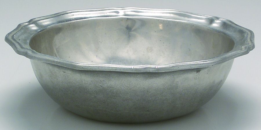 Queen Anne (Armetale, Hollowware, Satin) Large Round Vegetable Bowl by Wilton Armetale-1