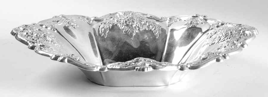St. Regis (Silverplate, Hollowware) Silverplate Oval Vegetable Bowl by Wallace Silver-1