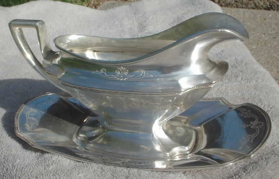 Chippendale (Silverplate, Hollowware) Plated Gravy Boat & Underplate by WD Smith Silver-1