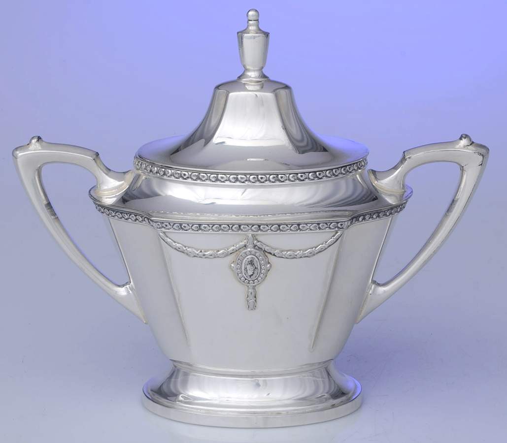 Dorothy Q (Silverplate, Hollowware) Sugar Bowl & Lid by Wallace Silver-1