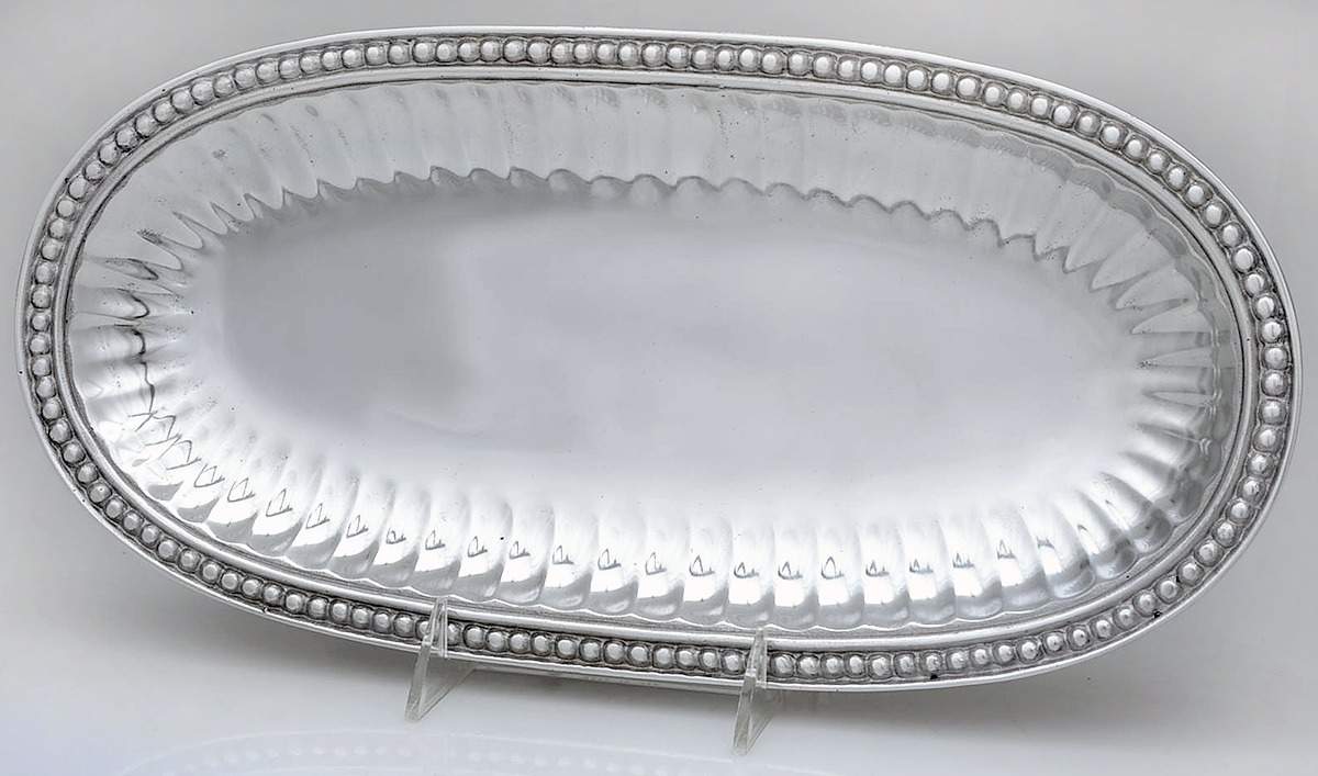 Flutes & Pearls (Pewter, Hollowware) 15" Oval Tray by Wilton Armetale-1