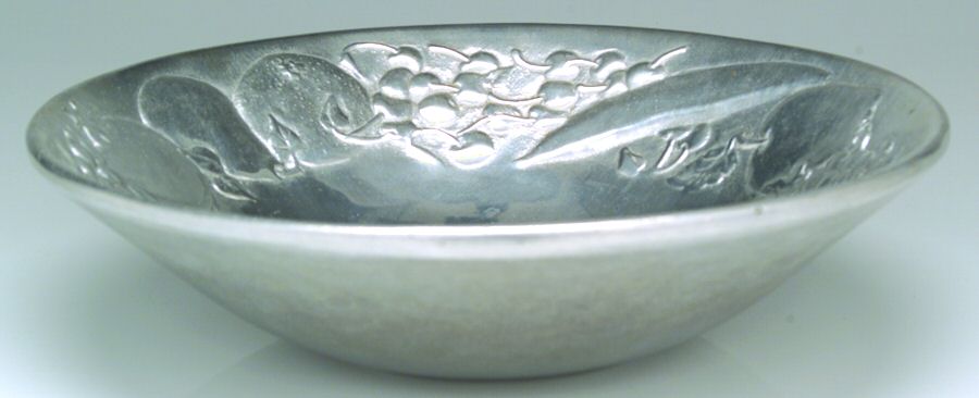 Fruit (Armetale, Hollowware) Medium Round Vegetable Bowl by Wilton Armetale-1