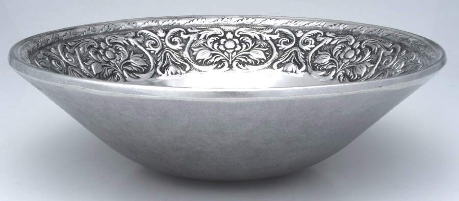 William & Mary (Armetale, Hollowware 16" Round Vegetable Bowl by Wilton Armetale-1