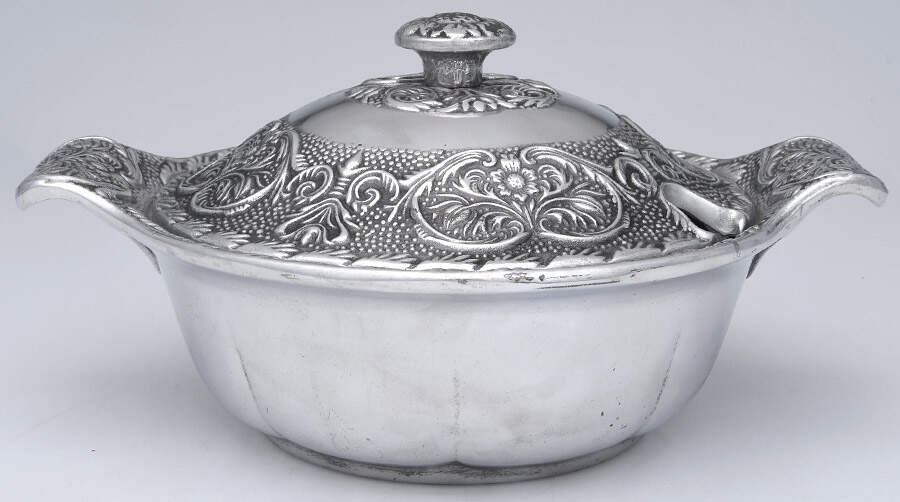 William & Mary (Armetale, Hollowware Tureen & Lid by Wilton Armetale-1