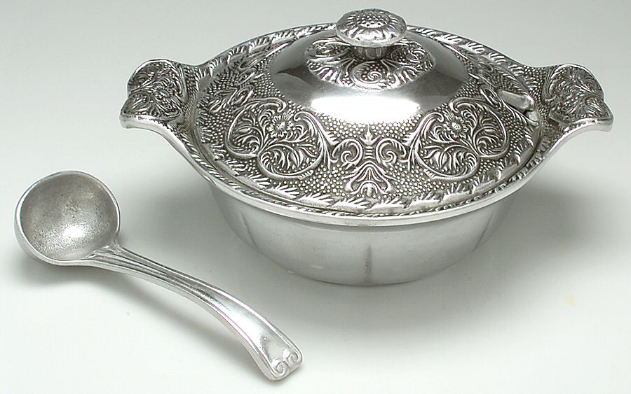 William & Mary (Armetale, Hollowware Tureen with Lid and Ladle by Wilton Armetale-1
