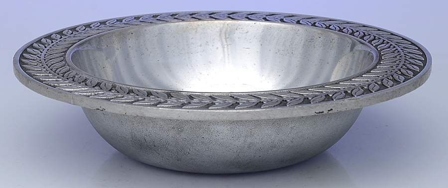 Laurelberry (Armetale, Hollowware) 10" Round Vegetable Bowl by Wilton Armetale-1