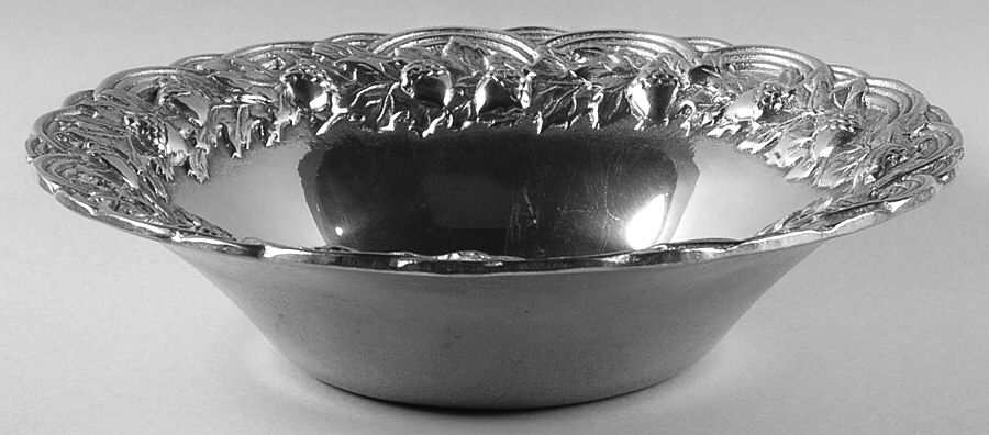 Oak Leaf & Acorn (Armetale, Hollowware) 11" Round Bowl by Wilton Armetale-1