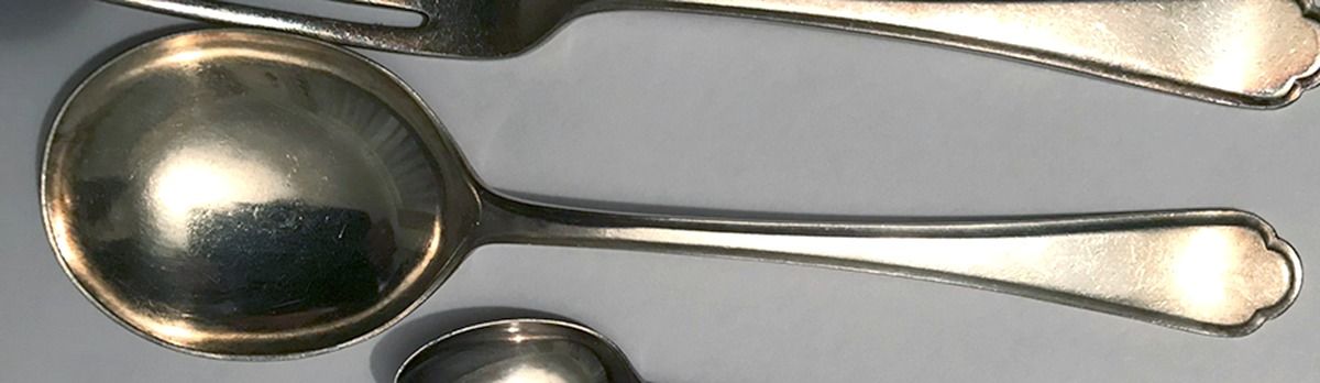 ST. JAMES (SILVERPLATE) Round Bowl Soup Spoon (Gumbo) by Walker & Hall-1