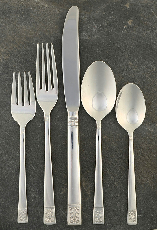 Lauriat (Silverplate) 5 Piece Place Setting by Wallace Silver-1