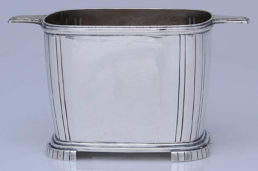 Rhythm (Sterling, Hollowware) Sugar Bowl & Lid by Wallace Silver-1