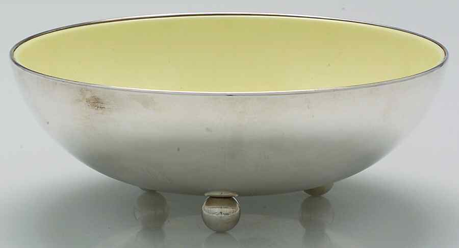 7601 (Sterling, Hollowware) 8" Round Pedestal Bowl W/Plastic Liner by Wallace Silver-1
