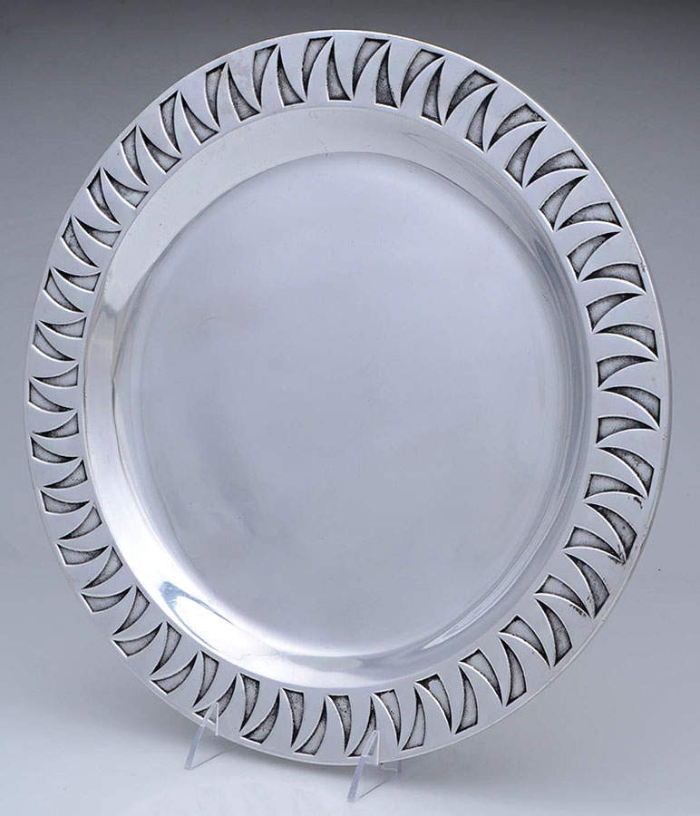 Rwanda (Armetale, Hollowware) 14" Round Tray by Wilton Armetale-1
