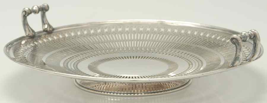 8964n (Silverplate, Hollowware) Pierced Footed Cake Plate by Wilcox Silverplate-1