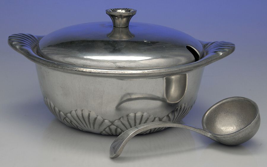 Scallop Handle (Hollowware) Tureen with Lid and Ladle by Wilton Armetale-1