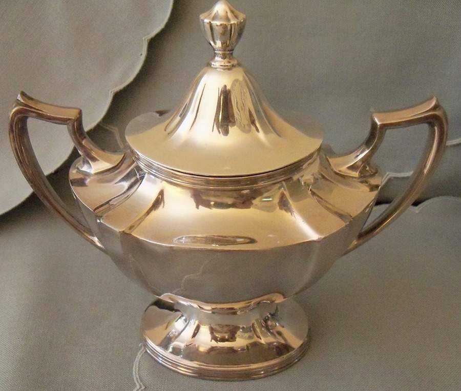 V570 (Silverplate, Hollowware) Sugar Bowl & Lid by Wallace Silver-1