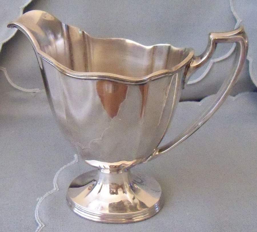 V570 (Silverplate, Hollowware) Creamer by Wallace Silver-1