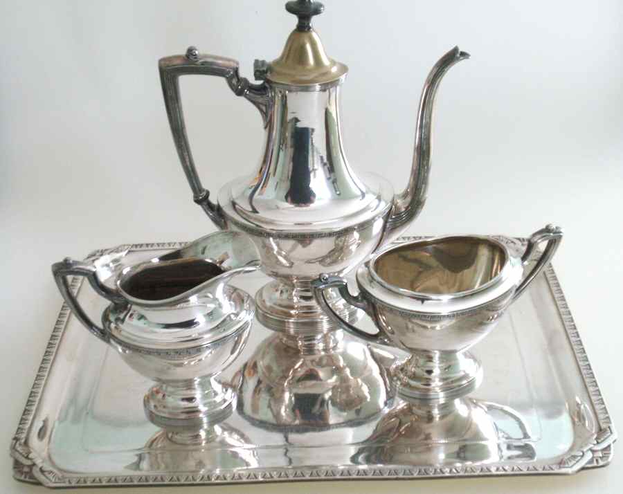 3137N (Silverplate, Hollowware) Silverplate Coffee Pot by Wallace Silver-1