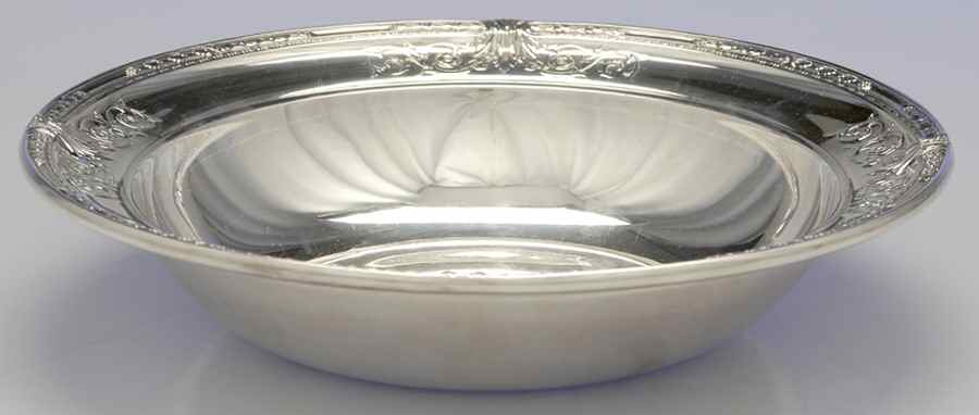 2425 (Silverplate, Hollowware) 9" Round Vegetable Bowl by Wilcox Silverplate-1