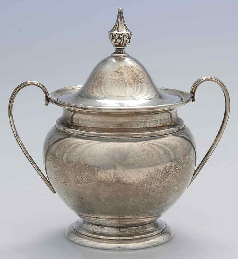 Kingston (Sterling, Hollowware) Sugar Bowl & Lid by Wallace Silver-1