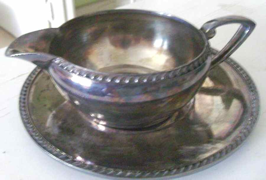 V8840 (Silverplate, Hollowware) Plated Gravy Boat & Underplate by Wallace Silver-1