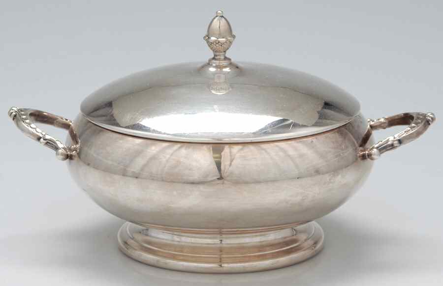9864 (Silverplate, Hollowware) Round Covered Casserole .75 Quart by Wallace Silver-1