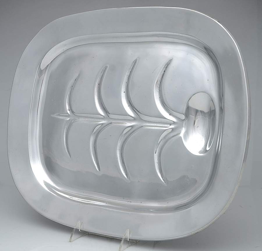 Well & Tree (Armetale, Hlwr, Glossy) 17" Oval Serving Platter by Wilton Armetale-1