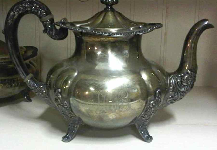 2072N (Silverplate, Hollowware) Silverplate Coffee Pot by Wallace Silver-1