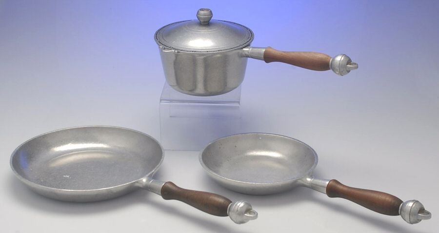 Decorative Pans (Armetale, Hollowware) 4 Piece Set by Wilton Armetale-1