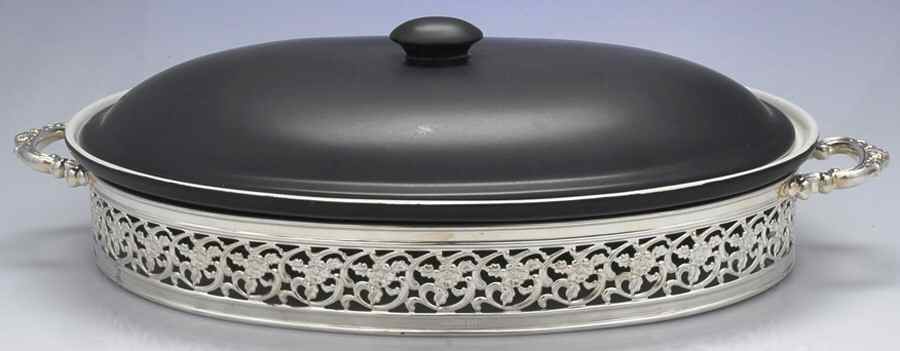 9095 (Silverplate, Hollowware) Oval Casserole Holder w/3 Quart China Liner by Wallace Silver-1