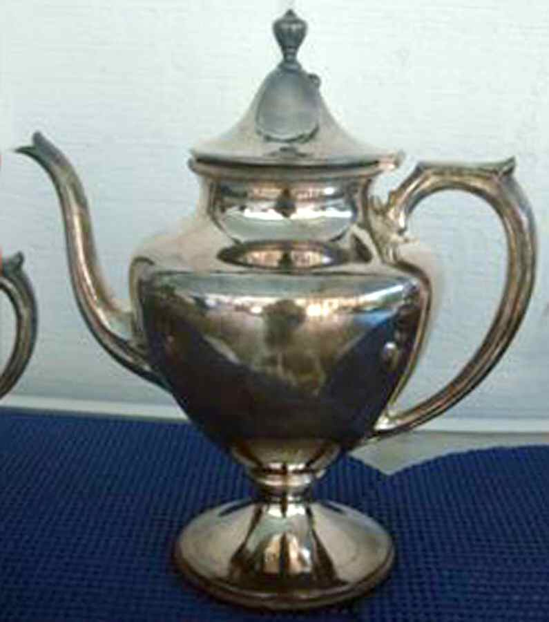 V563 (Silverplate, Hollowware) Teapot by Wallace Silver-1