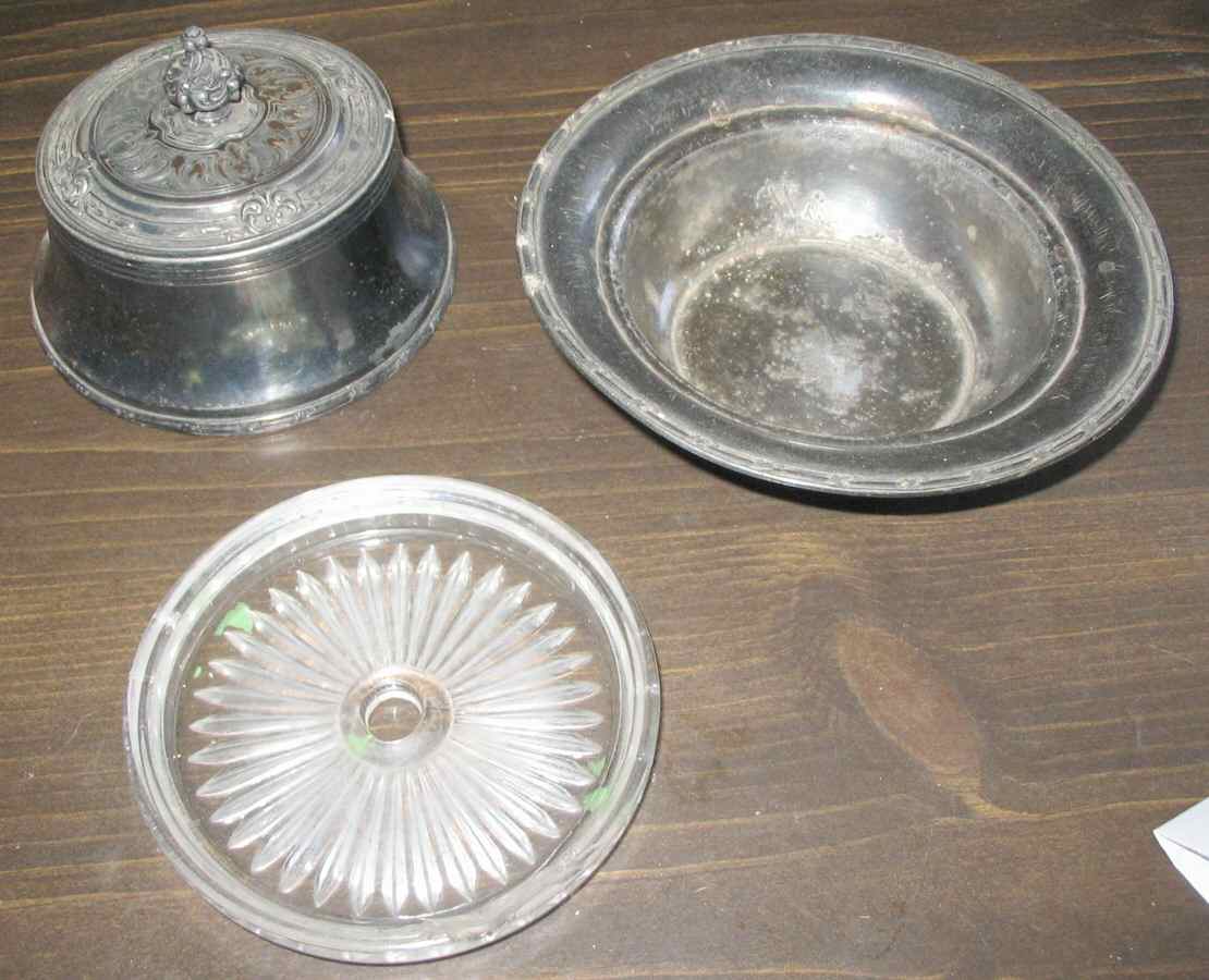 V424 (Silverplate, Hollowware) Round Covered Butter with Glass Liner by Wallace Silver-1