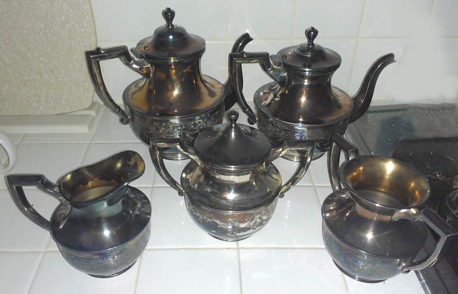 V571 (Silverplate, Hollowware) 5-Piece Plated Tea Set (with Waste) by Wallace Silver-1
