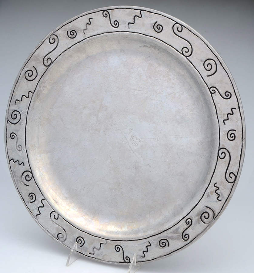 Pizzazz (Armetale, Hollowware) Large Round Tray by Wilton Armetale-1