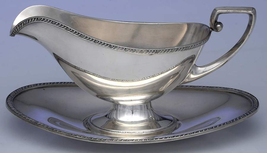 M201 (Silverplate, Hollowware) Plated Gravy Boat & Underplate by Wallace Silver-1