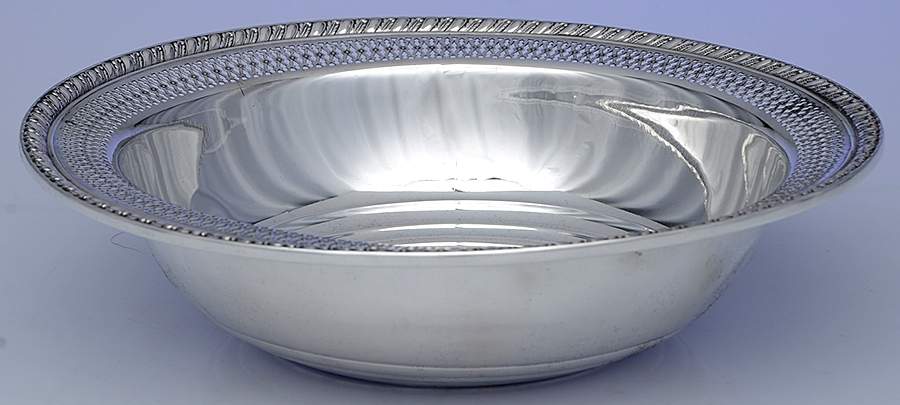 B43 (Sterling, Hollowware) 10" Pierced Round Vegetable by Watson-1