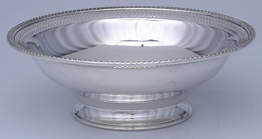 570 (Sterling, Hollowware) 9" Round Footed Vegetable Bowl by John Wanamaker-1