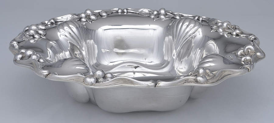 1122 (Sterling, Hollowware) 11" Round Vegetable by Wallace Silver-1
